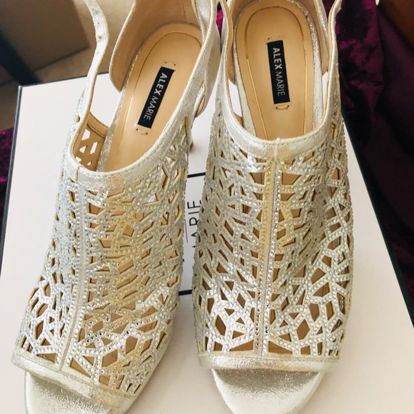 Shoes - Picture 6 of 7